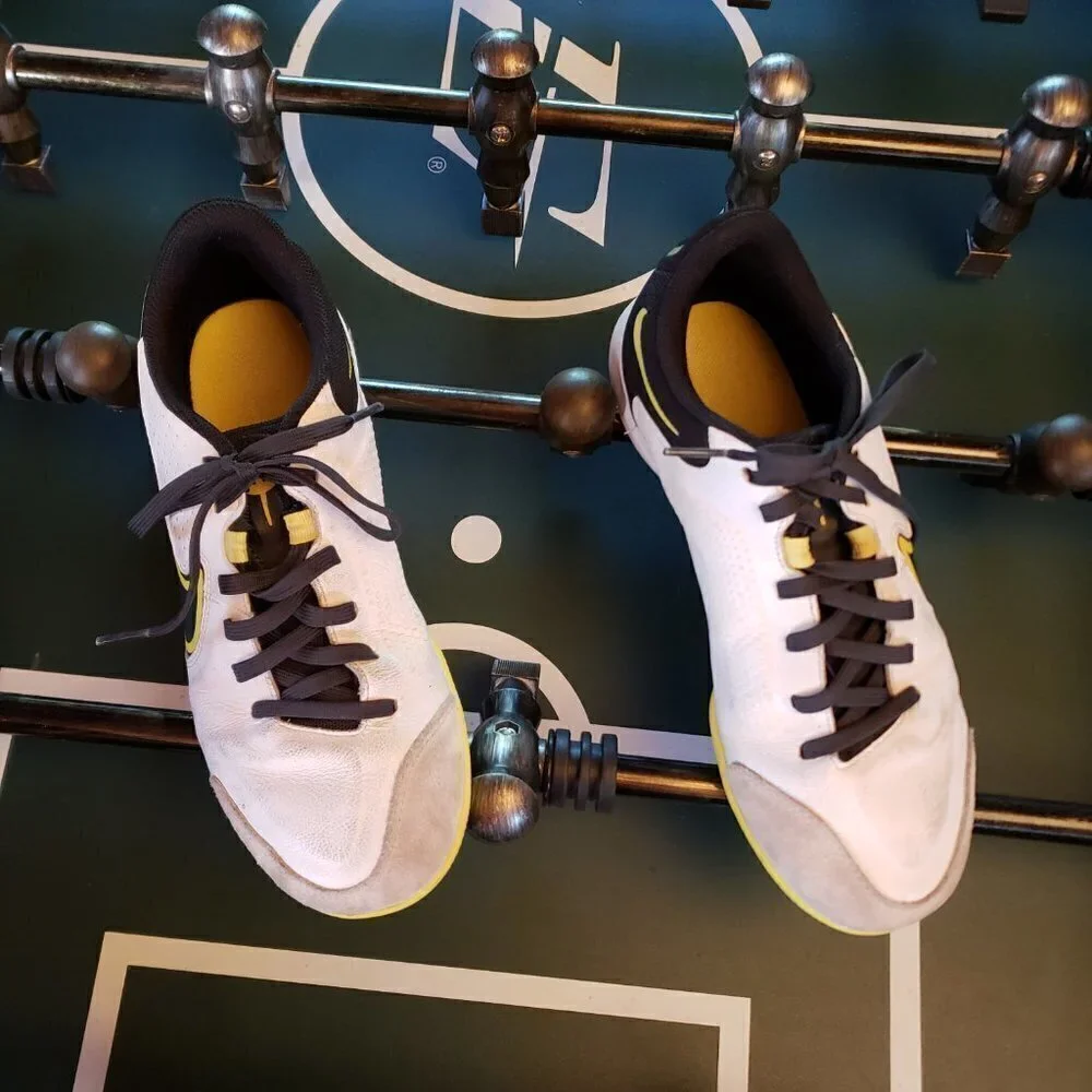 Nike Legend 9 Academy IC White Smoke Grey Yellow DA1190 107 - Size 6.5